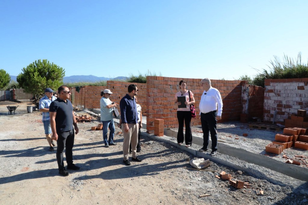 Can-Dostlar-Yuvasina-Kavusuyor-3 Edremit’te Sokak Hayvanları İçin Yeni Bir Yuva