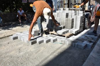 Edremit Belediyesi yol çalışmalarına devam ediyor (1)
