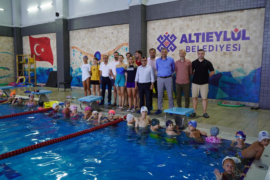 WhatsApp-Image-2024-07-09-at-12.27.31-2 Altıeylül’de Gençler Yaz Tatilini Boş Geçirmeyecek.