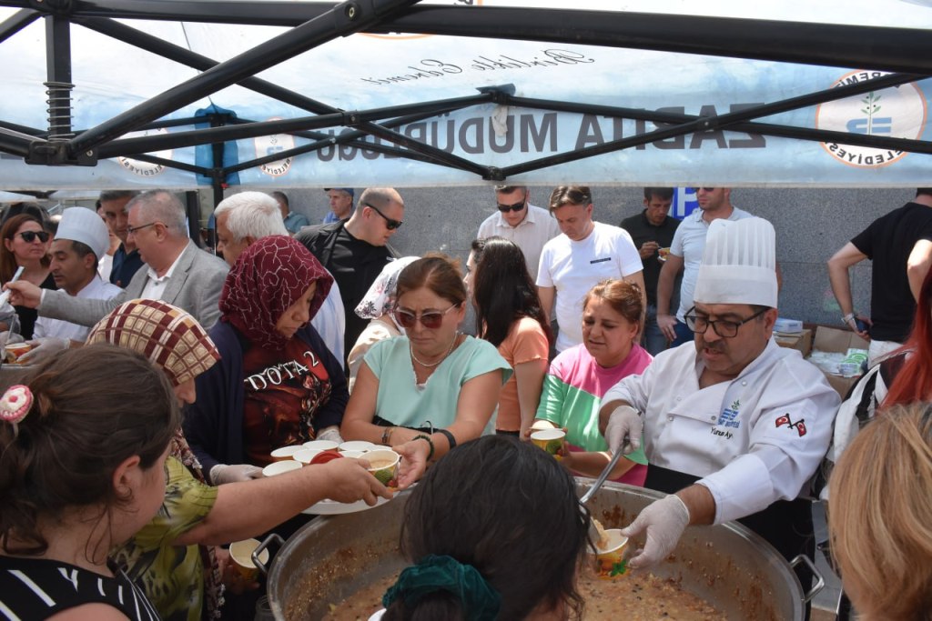 asure-ikrami-5 EDREMİT BELEDİYESİ’NDEN AŞURE İKRAMI