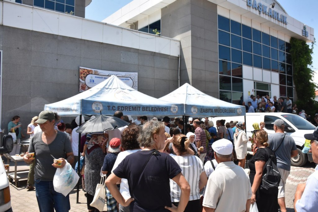 asure-ikrami-7 EDREMİT BELEDİYESİ’NDEN AŞURE İKRAMI