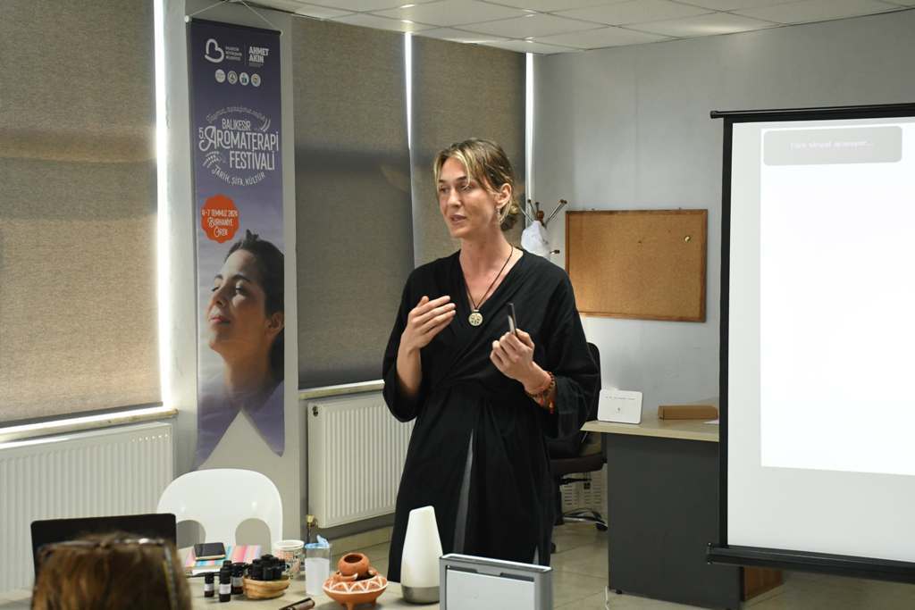 bacemde_aromatik_yaglar_ile_nefes_tekniklerini_ogrendiler_8 Aromatik Yağlar ile Nefes Tekniklerini öğrendiler