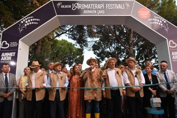 balikesir_5._aromaterapi_festivali_kapilarini_araladi_8-345x230 Balıkesir 5. Aromaterapi Festivali kapılarını araladı