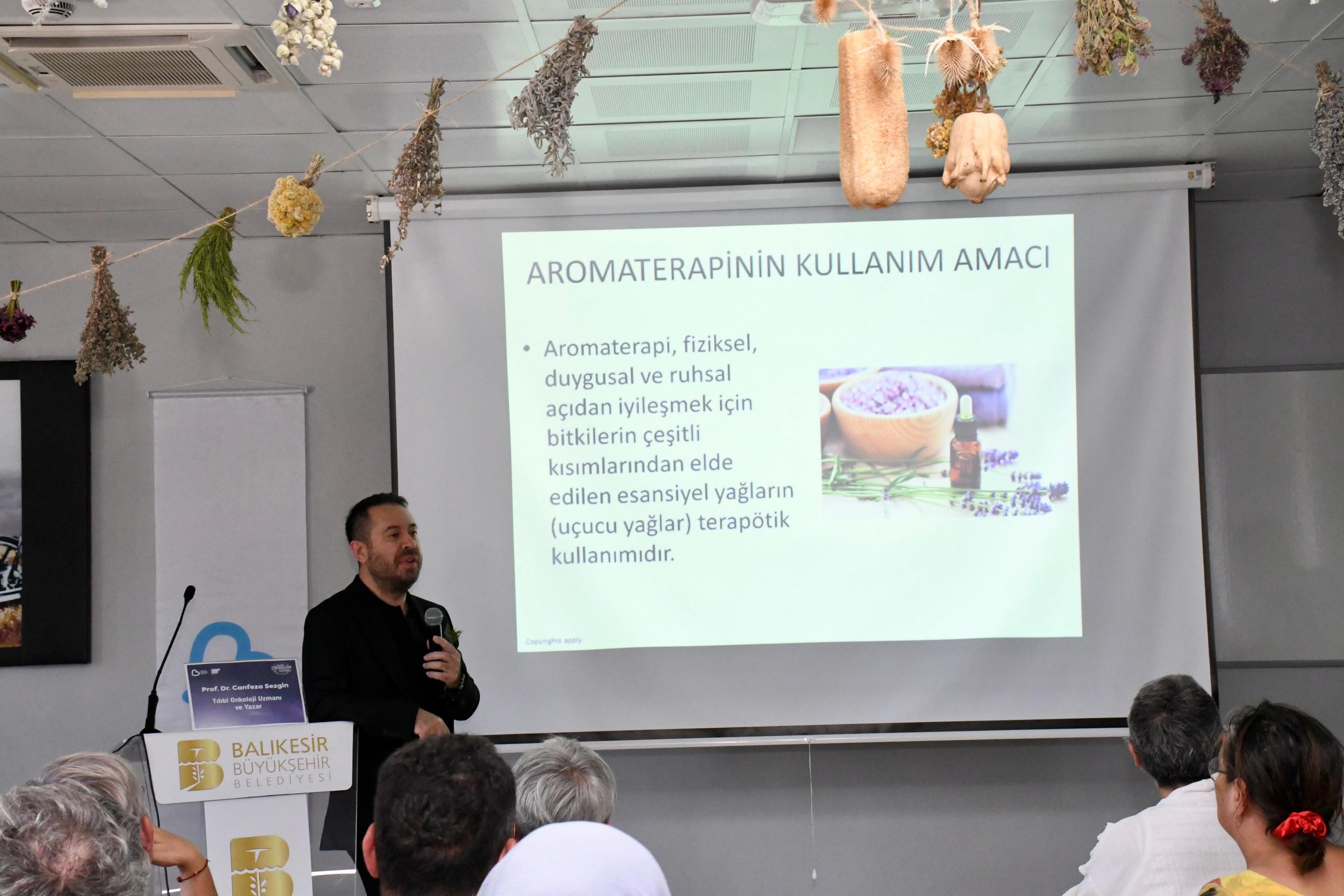 balikesirde_aromaterapinin_onkolojide_kullanimi_konusuldu_5