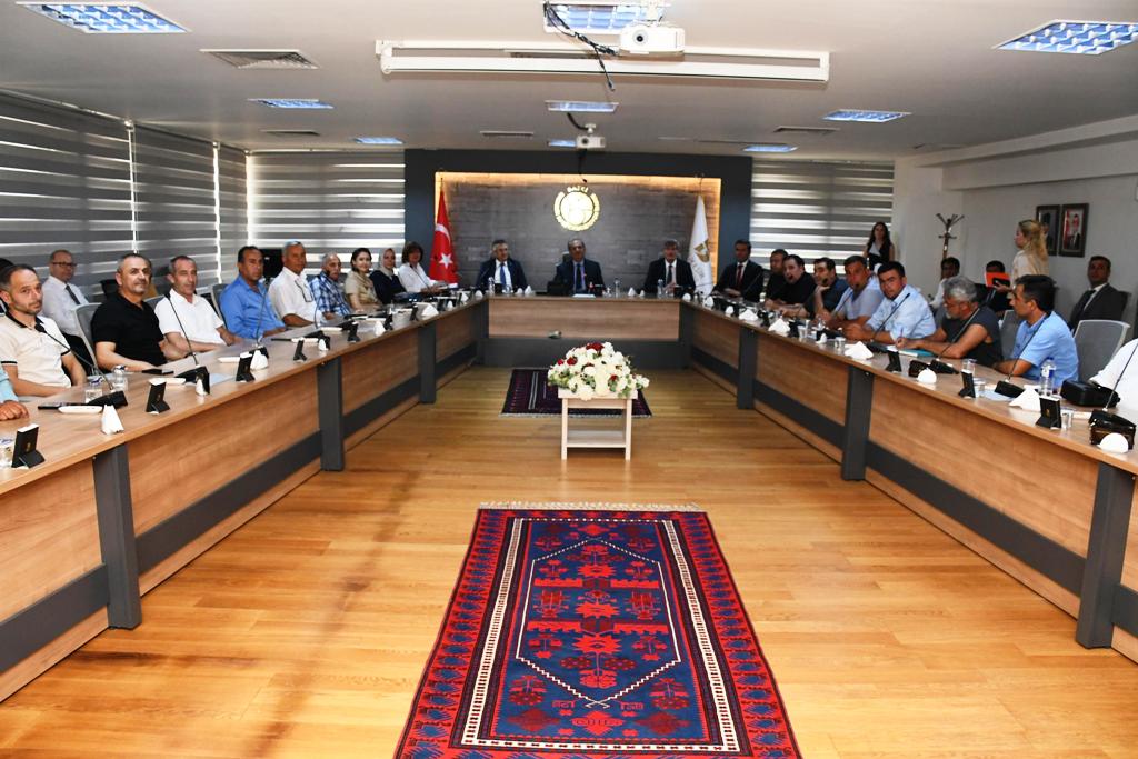 baski_muhtarlarla_mahallelerin_su_problemini_gorusuyor_4
