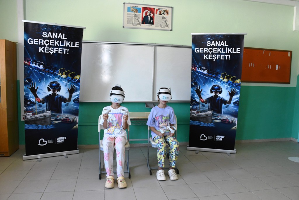 bbb_kirsalin_cocuklarini_vr_gozluklerle_bulusturmaya_devam_ediyor_2 Kırsalın çocukları, Atatürk ile buluşmaya devam ediyor