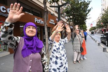 ozgur_ozel_ahmet_akinin_makam_kahvesini_icmeyi_coktan_hak_ettik_6