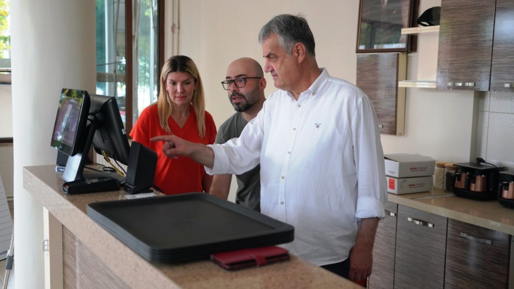 photo_2024-07-11_14-04-58 Altınoluk'un Tarihi Çınaraltı Çay Bahçesi yeniden açılıyor