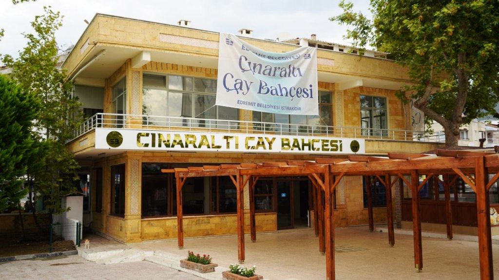 photo_2024-07-11_14-07-42 Altınoluk'un Tarihi Çınaraltı Çay Bahçesi yeniden açılıyor