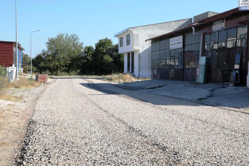 photo_2024-07-29_15-04-47 Edremit Belediyesi asfaltlama hamlesi başlattı