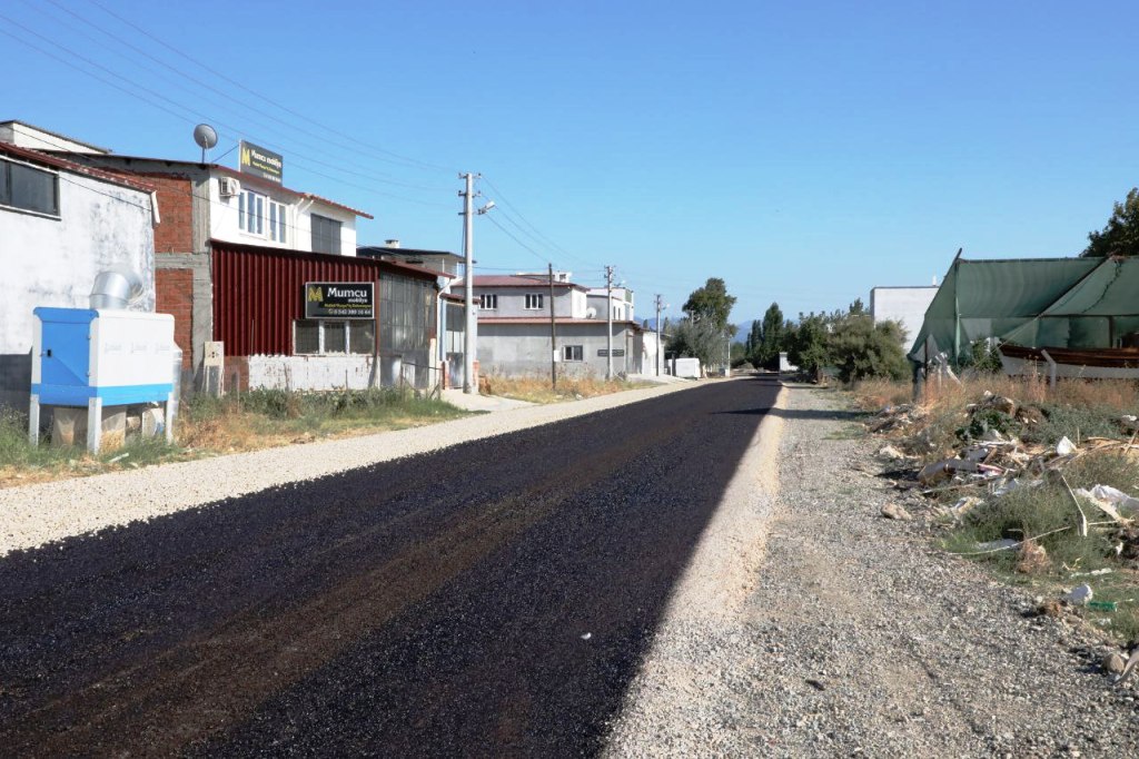 photo_2024-07-29_15-04-50 Edremit Belediyesi asfaltlama hamlesi başlattı