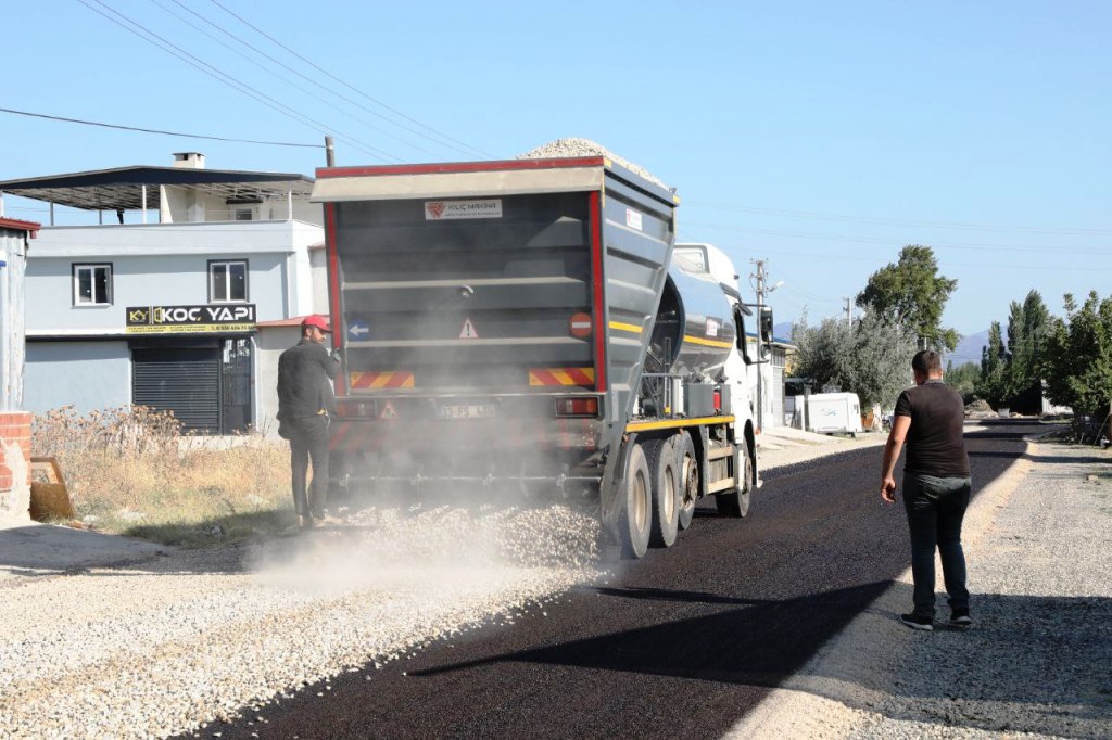 photo_2024-07-29_15-04-54 Edremit Belediyesi asfaltlama hamlesi başlattı