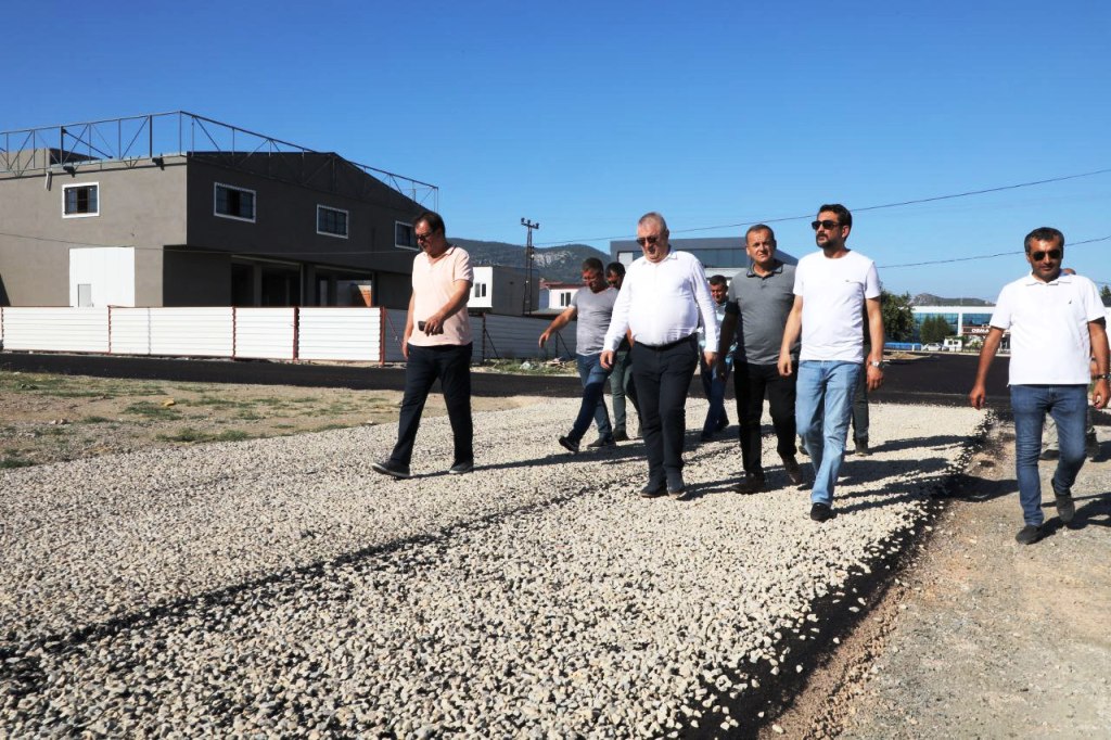 photo_2024-07-29_15-04-56 Edremit Belediyesi asfaltlama hamlesi başlattı