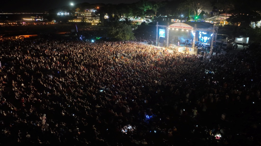 5 Burhaniye'de Festival Heyecanı