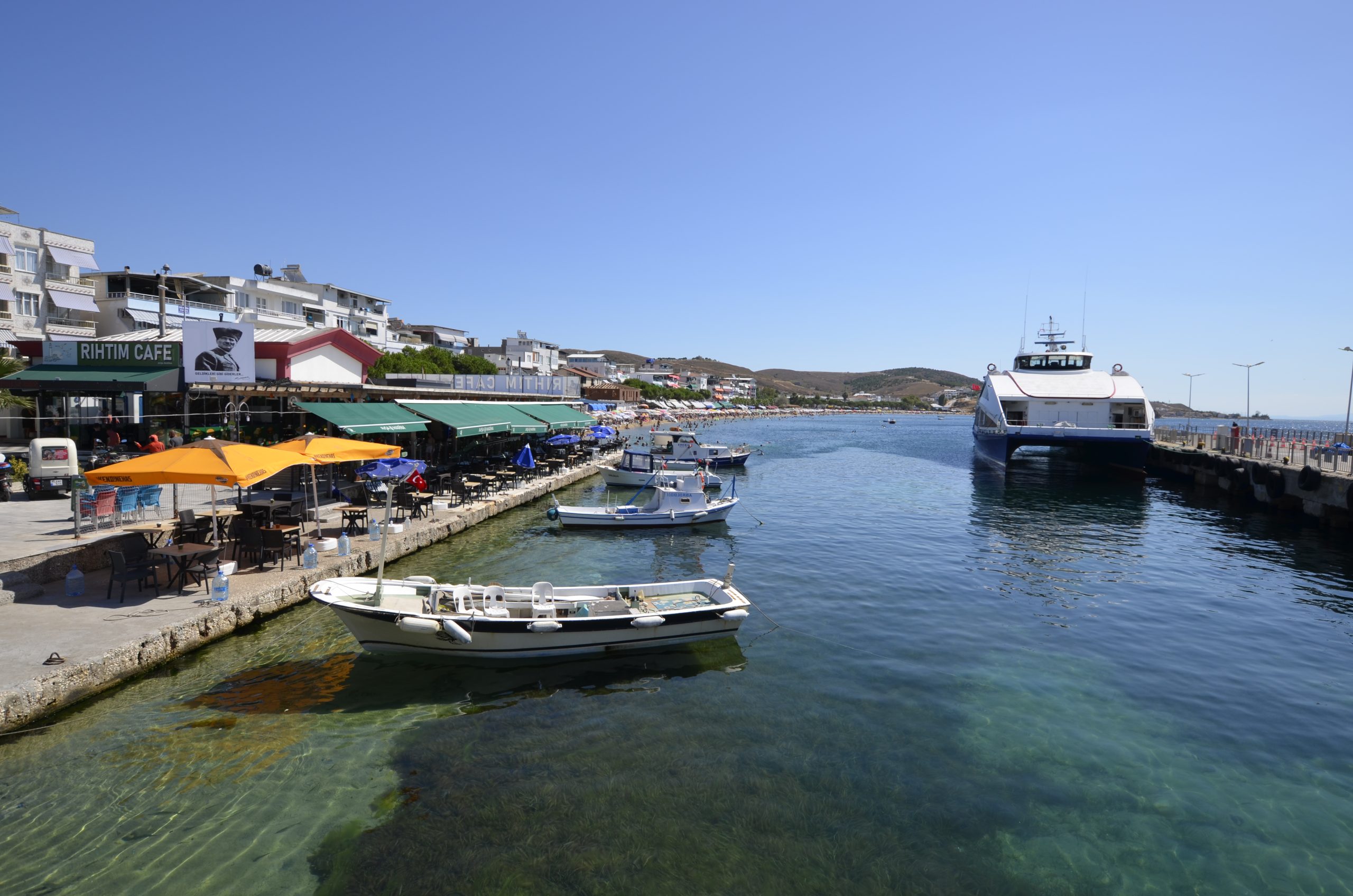 Avşa Adası’na Misafir Akını : Günde 18 Feribot Sefer Düzenliyor!