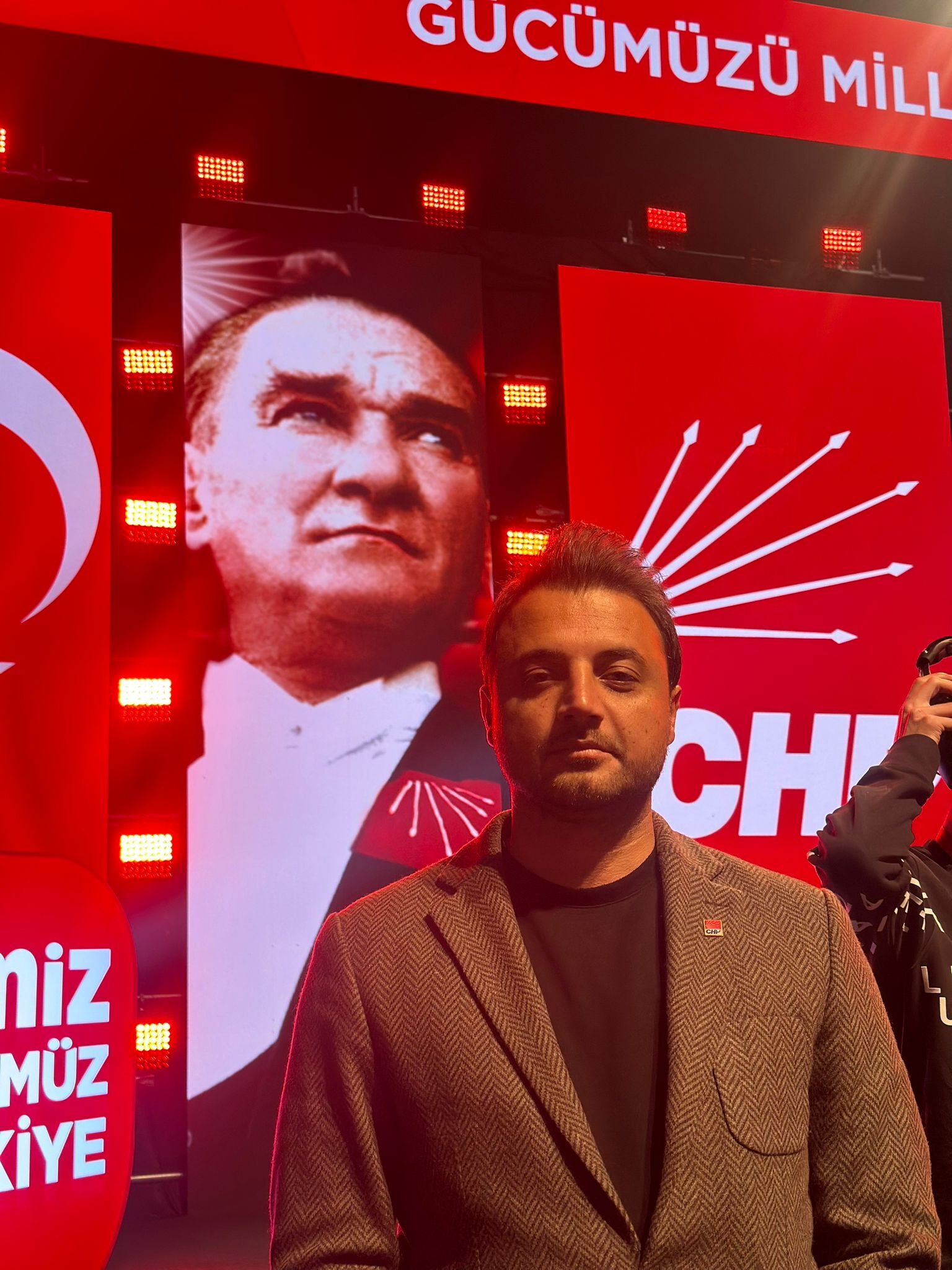 CHP GÖMEÇ İLÇE BAŞKANI ÖZKAN GÜVEN’DEN SOKAK HAYVANLARI YASASINA TEPKİ