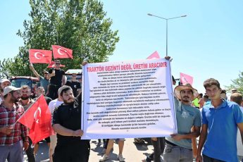 baskan_akin_domates_ureticisinin_sesi_oldu_10-345x230 Balıkesir'de Çiftçiler Eylem Yaptı: Başkan Akın Domates Üreticilerinin Sesi Oldu