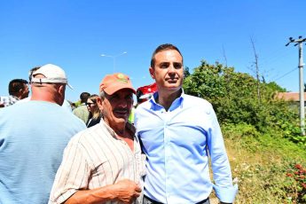 baskan_akin_domates_ureticisinin_sesi_oldu_13-345x230 Balıkesir'de Çiftçiler Eylem Yaptı: Başkan Akın Domates Üreticilerinin Sesi Oldu