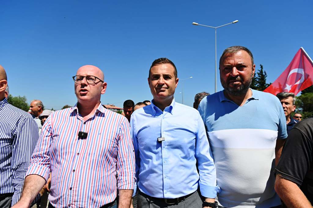 baskan_akin_domates_ureticisinin_sesi_oldu_2 Balıkesir'de Çiftçiler Eylem Yaptı: Başkan Akın Domates Üreticilerinin Sesi Oldu