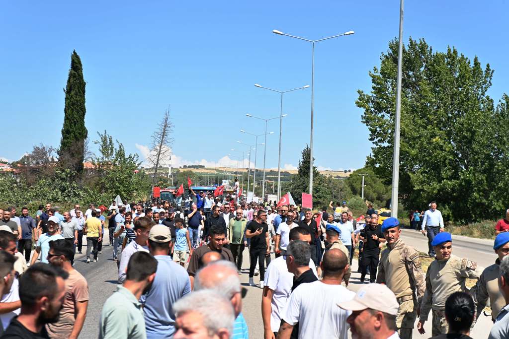baskan_akin_domates_ureticisinin_sesi_oldu_4 Balıkesir'de Çiftçiler Eylem Yaptı: Başkan Akın Domates Üreticilerinin Sesi Oldu