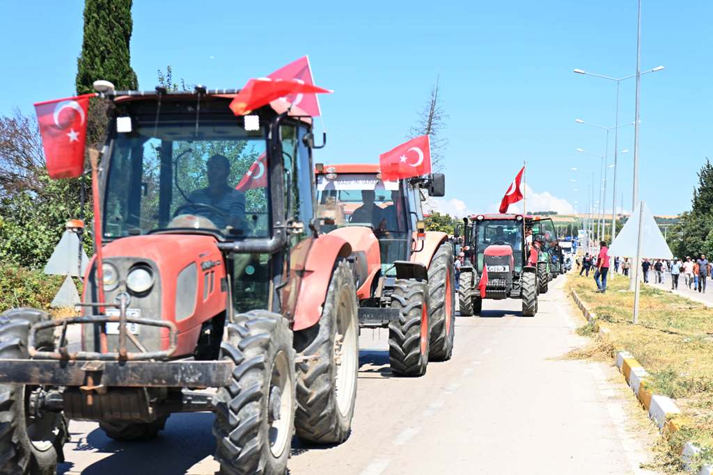 baskan_akin_domates_ureticisinin_sesi_oldu_8 Balıkesir'de Çiftçiler Eylem Yaptı: Başkan Akın Domates Üreticilerinin Sesi Oldu