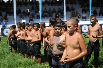 kurtderede_gures_heyecani_basladi_10-345x230 64. Geleneksel Kurtdereli Mehmet Pehlivan Yağlı Güreşleri Başladı