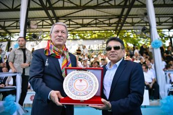 kurtdereli_gureslerinde_altin_kemerin_sahibi_enes_dogan_oldu_-12-345x230 Yağlı Güreşlerin kalbi Balıkesir’de attı