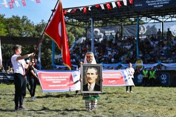 kurtdereli_gureslerinde_altin_kemerin_sahibi_enes_dogan_oldu_-16-345x230 Yağlı Güreşlerin kalbi Balıkesir’de attı