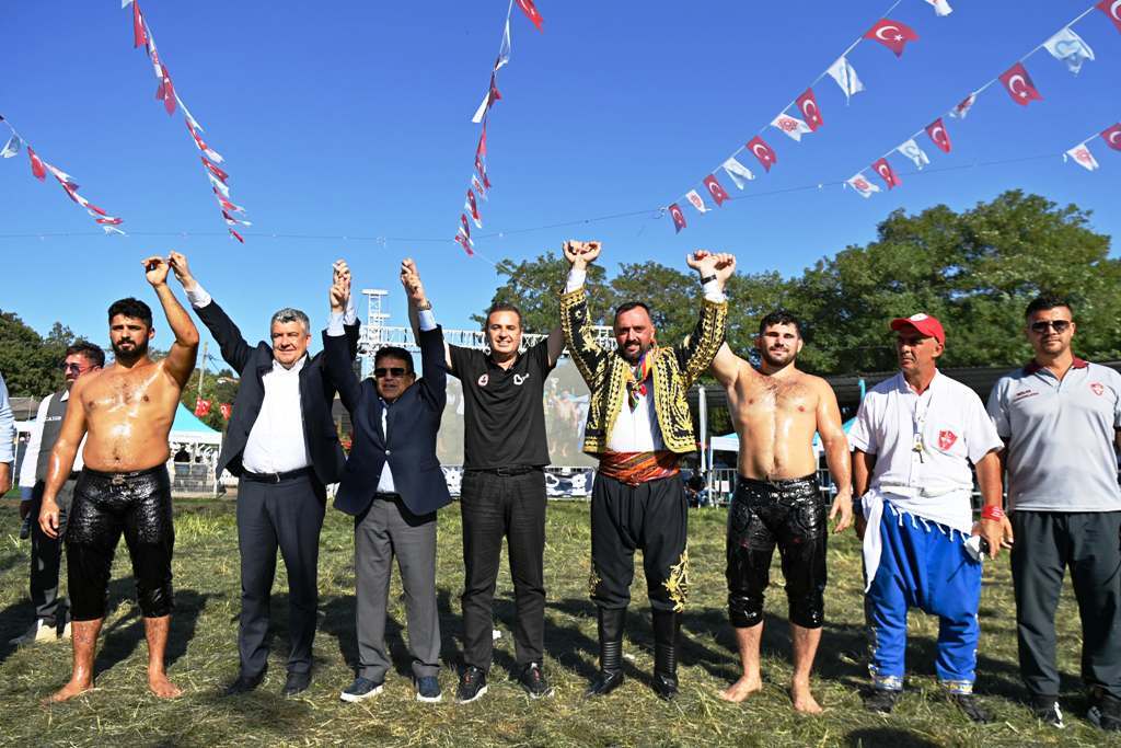 kurtdereli_gureslerinde_altin_kemerin_sahibi_enes_dogan_oldu_-20 Yağlı Güreşlerin kalbi Balıkesir’de attı