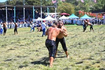 kurtdereli_gureslerinde_altin_kemerin_sahibi_enes_dogan_oldu_-25-345x230 Yağlı Güreşlerin kalbi Balıkesir’de attı