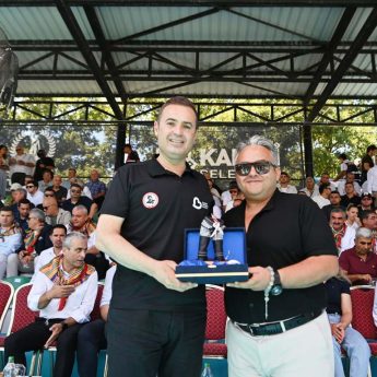 kurtdereli_gureslerinde_altin_kemerin_sahibi_enes_dogan_oldu_-27-345x345 Yağlı Güreşlerin kalbi Balıkesir’de attı