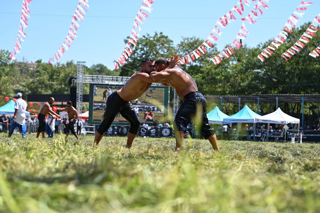 kurtdereli_gureslerinde_altin_kemerin_sahibi_enes_dogan_oldu_-28 Yağlı Güreşlerin kalbi Balıkesir’de attı