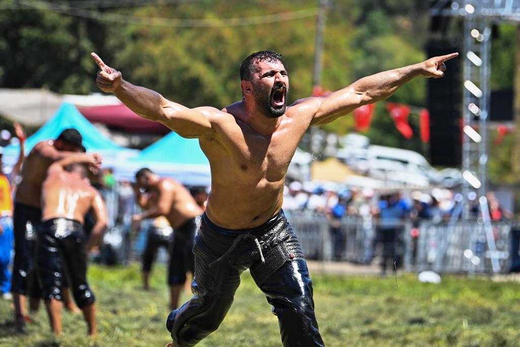 kurtdereli_gureslerinde_altin_kemerin_sahibi_enes_dogan_oldu_-34 Yağlı Güreşlerin kalbi Balıkesir’de attı