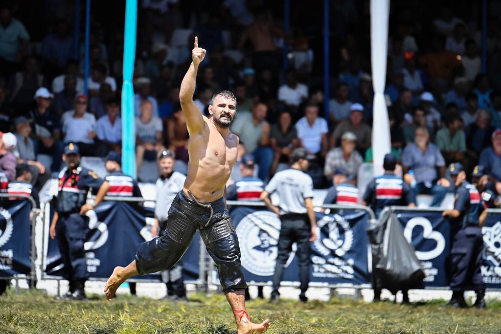 kurtdereli_gureslerinde_altin_kemerin_sahibi_enes_dogan_oldu_-36 Yağlı Güreşlerin kalbi Balıkesir’de attı