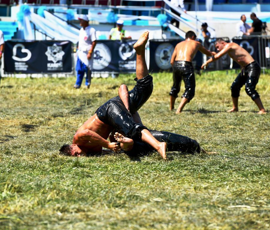 kurtdereli_gureslerinde_altin_kemerin_sahibi_enes_dogan_oldu_-4 Yağlı Güreşlerin kalbi Balıkesir’de attı