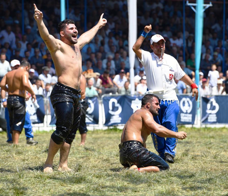 kurtdereli_gureslerinde_altin_kemerin_sahibi_enes_dogan_oldu_-7 Yağlı Güreşlerin kalbi Balıkesir’de attı