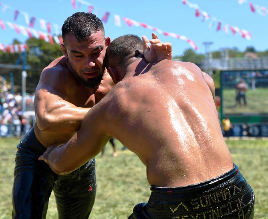 kurtdereli_gureslerinde_altin_kemerin_sahibi_enes_dogan_oldu_-8 Yağlı Güreşlerin kalbi Balıkesir’de attı