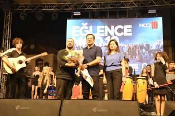 sindirgi_mod10_orkestrasi_ile_eglenceye_doydu_13-345x230 MOD10 Gençlik Orkestrası Sındırgı’yı salladı