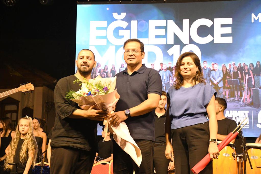 sindirgi_mod10_orkestrasi_ile_eglenceye_doydu_14 MOD10 Gençlik Orkestrası Sındırgı’yı salladı