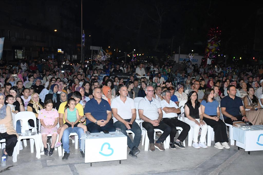 sindirgi_mod10_orkestrasi_ile_eglenceye_doydu_4 MOD10 Gençlik Orkestrası Sındırgı’yı salladı