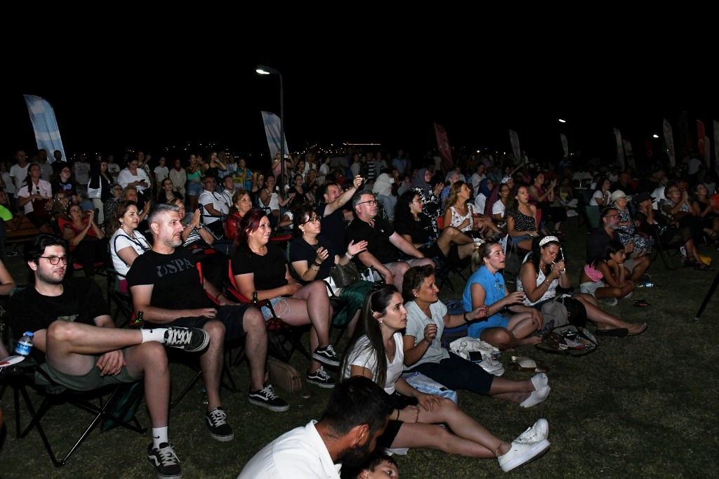 yaz_geceleri_buyuksehirin_konserleriyle_renklendi_10 Yaz geceleri, Büyükşehir’in konserleriyle renklendi