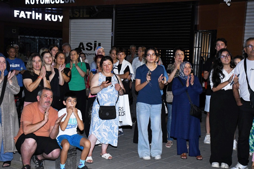 yaz_geceleri_buyuksehirin_konserleriyle_renklendi_13 Yaz geceleri, Büyükşehir’in konserleriyle renklendi