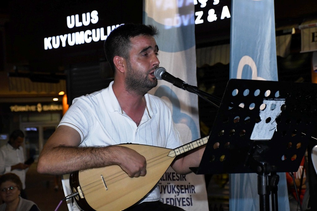 yaz_geceleri_buyuksehirin_konserleriyle_renklendi_15 Yaz geceleri, Büyükşehir’in konserleriyle renklendi