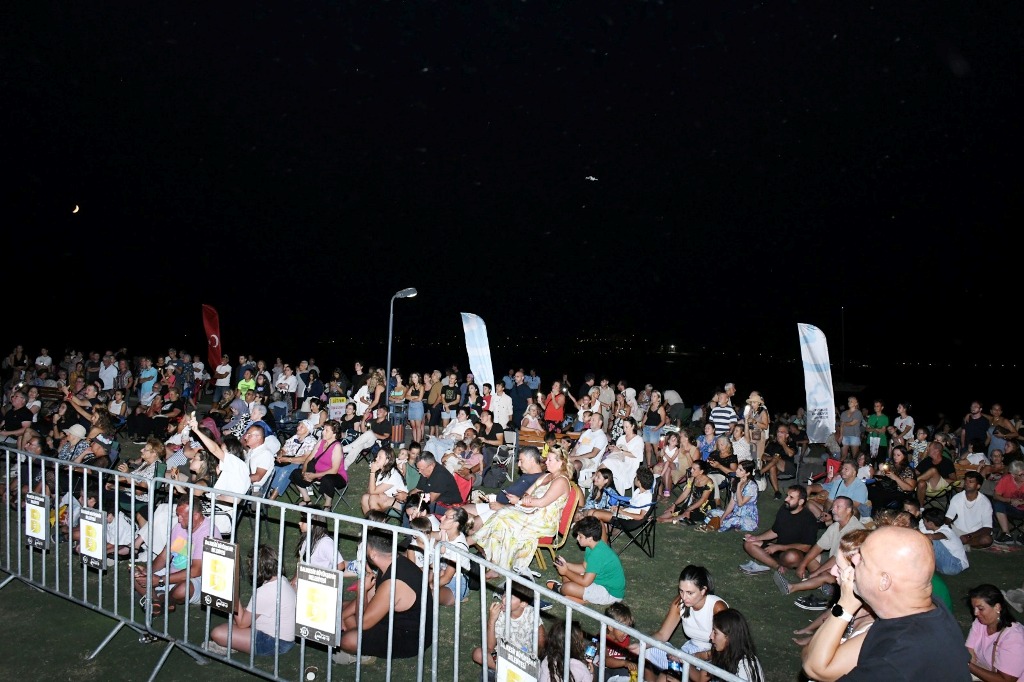 yaz_geceleri_buyuksehirin_konserleriyle_renklendi_3 Yaz geceleri, Büyükşehir’in konserleriyle renklendi