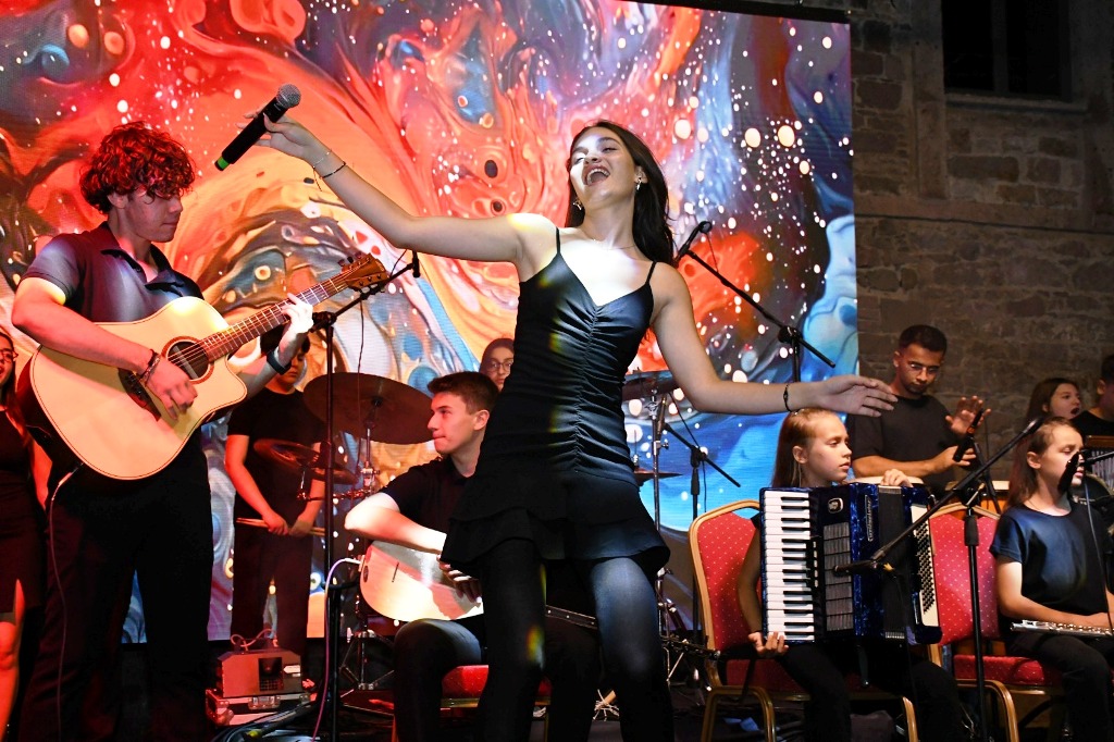 yaz_geceleri_buyuksehirin_konserleriyle_renklendi_6 Yaz geceleri, Büyükşehir’in konserleriyle renklendi