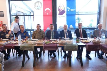 15-345x230 BURHANİYE BELEDİYESİ’NDEN GAZİLERE 19 EYLÜL KAHVALTISI