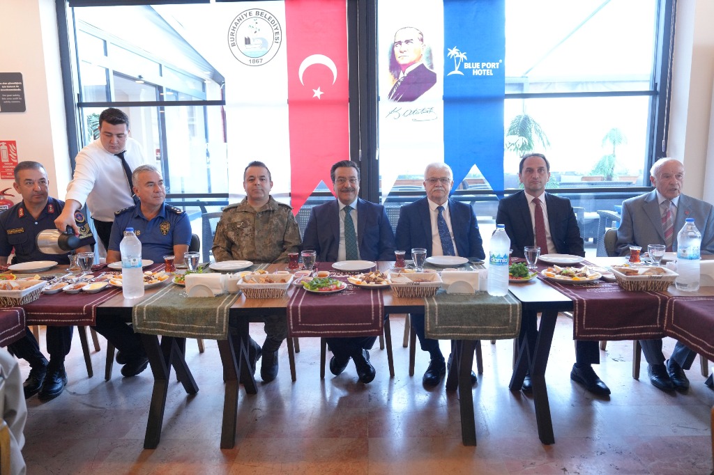 15 BURHANİYE BELEDİYESİ’NDEN GAZİLERE 19 EYLÜL KAHVALTISI