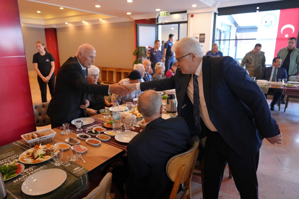 19 BURHANİYE BELEDİYESİ’NDEN GAZİLERE 19 EYLÜL KAHVALTISI