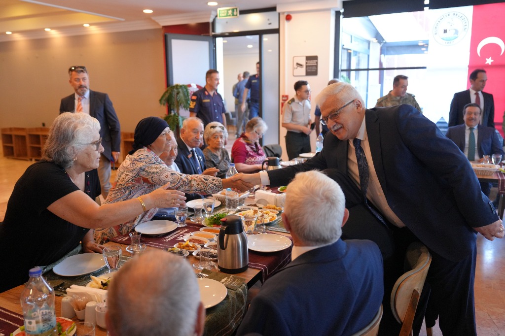 20 BURHANİYE BELEDİYESİ’NDEN GAZİLERE 19 EYLÜL KAHVALTISI