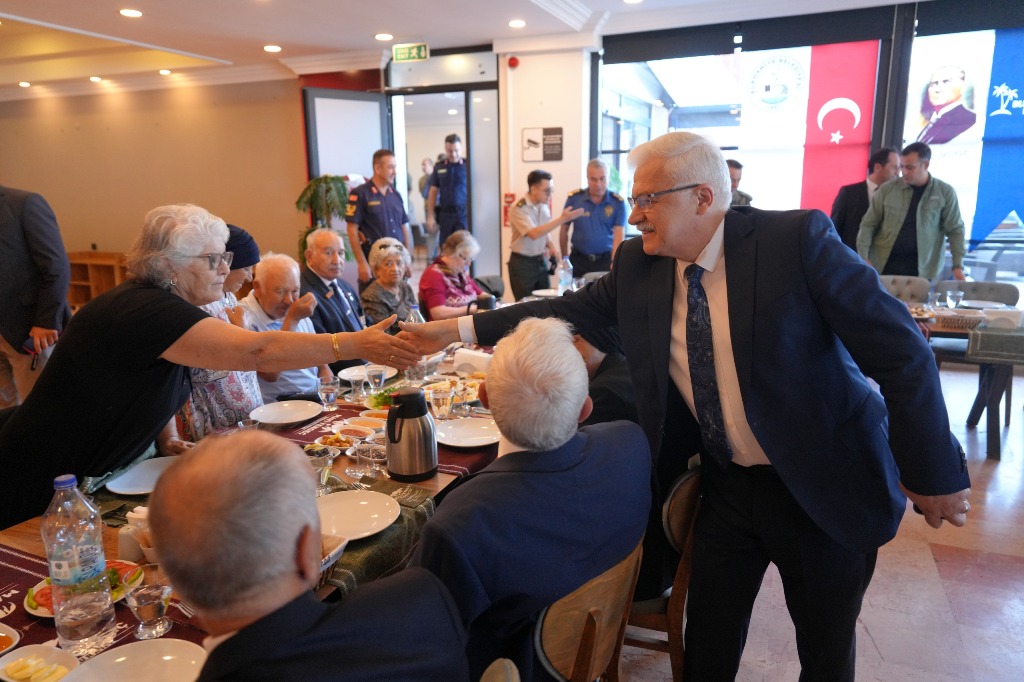 21 BURHANİYE BELEDİYESİ’NDEN GAZİLERE 19 EYLÜL KAHVALTISI
